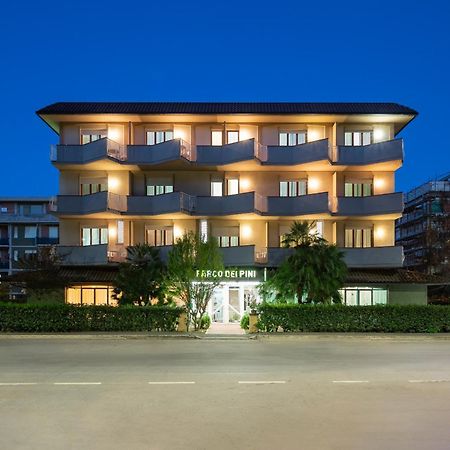 Hotel Parco Dei Pini - 100Mt Dal Mare Follonica Exterior foto