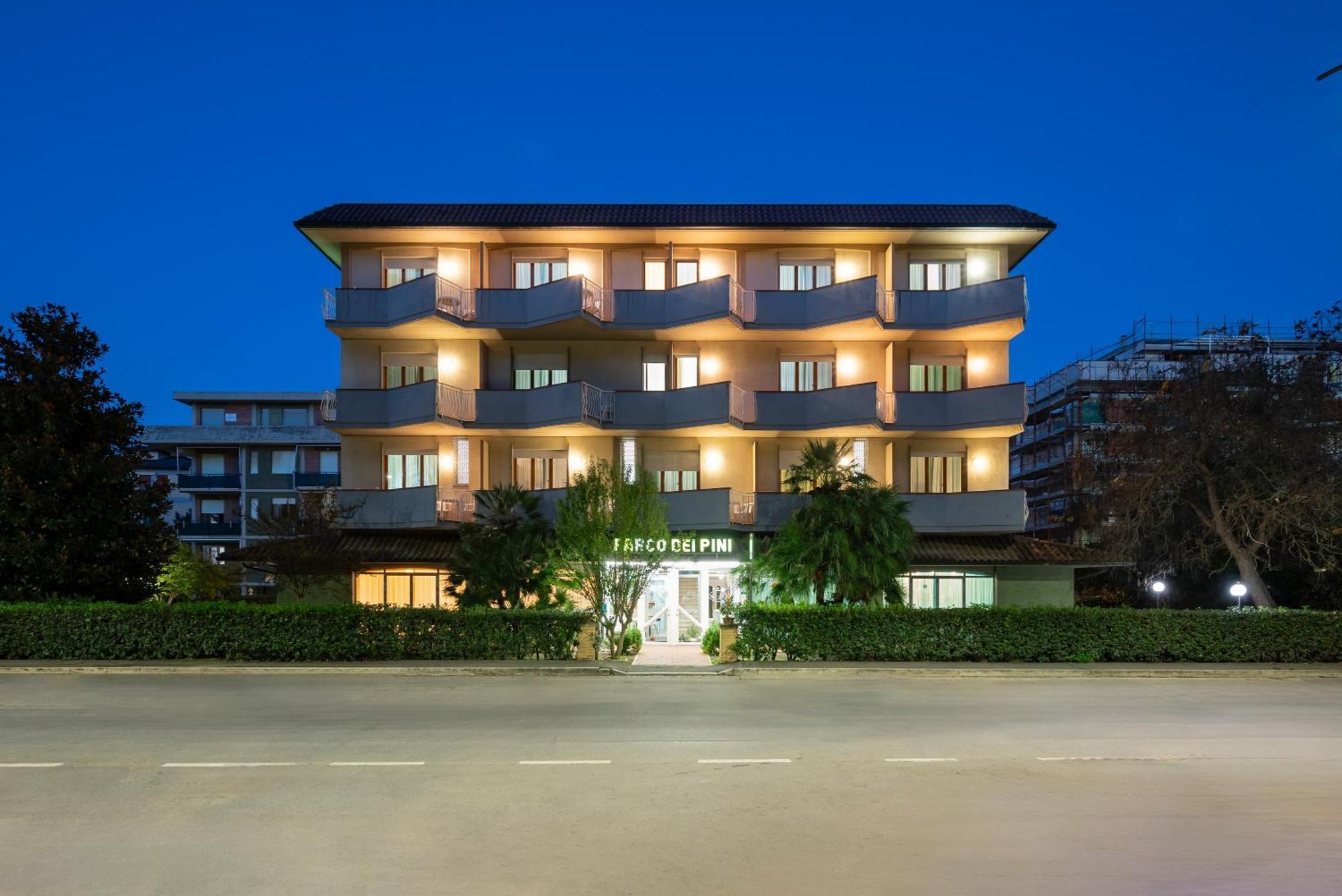Hotel Parco Dei Pini - 100Mt Dal Mare Follonica Exterior foto