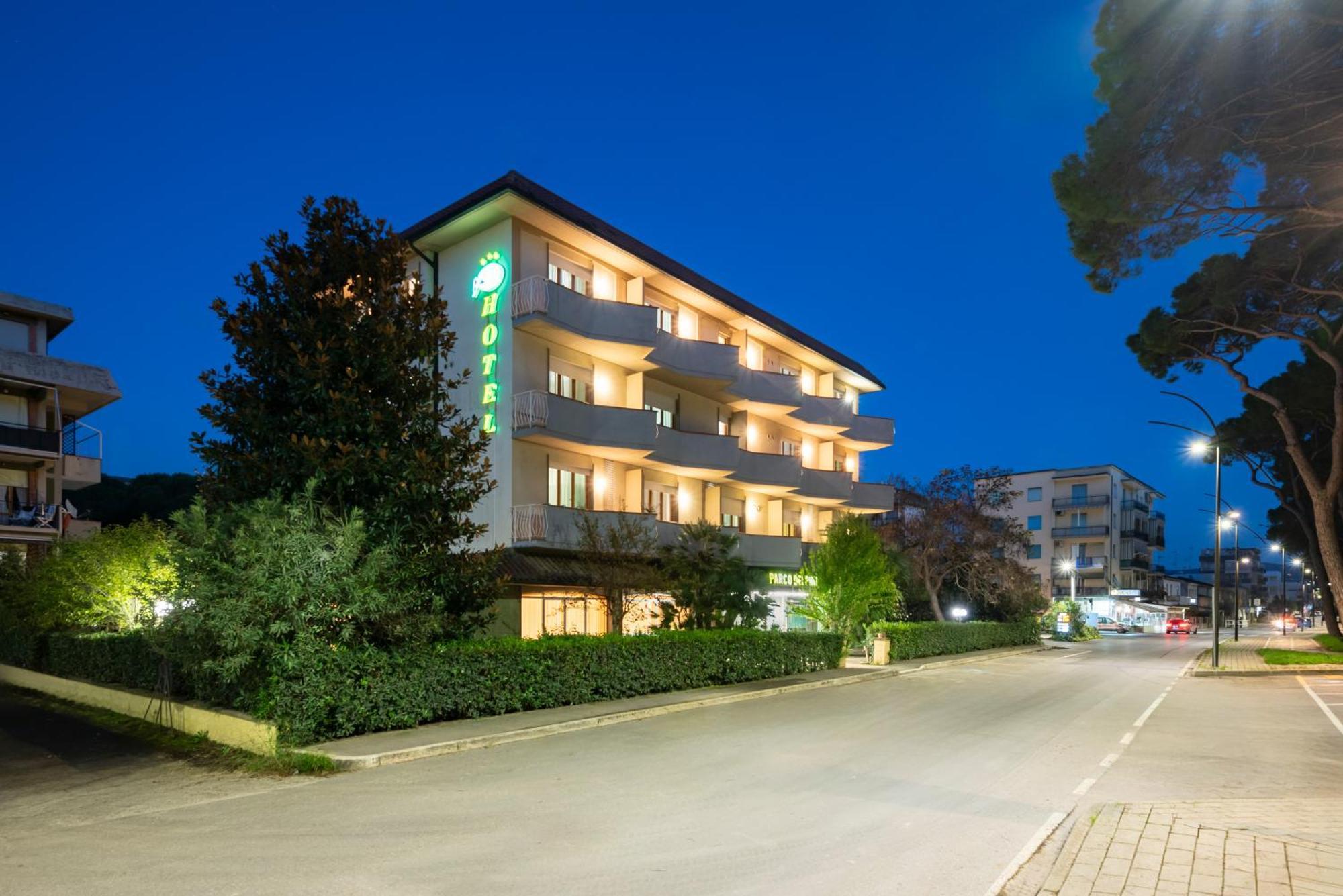 Hotel Parco Dei Pini - 100Mt Dal Mare Follonica Exterior foto